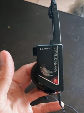 OSanyo AM/FM Stereo Portable Radio Headset -Read Description
